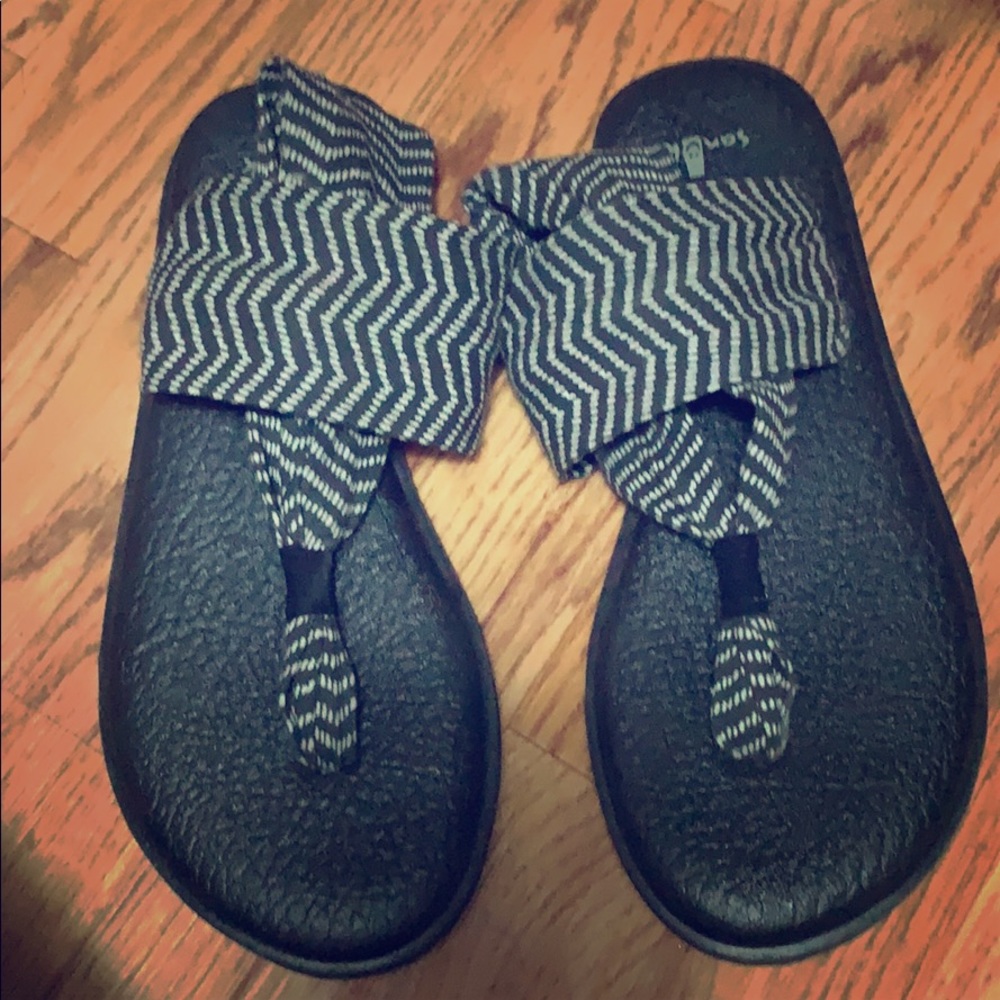 Sanuk sandals